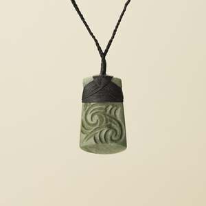 Toki Whakarei Carved Medium Inanga Pounamu Pendant