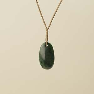 Greenstone Roimata Teardrop: Roimata Small Medium Kawakawa Pendant, Tan Binding