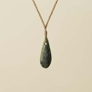 Greenstone Roimata Teardrop: Roimata Small Kōkopu Inanga Pendant, Tan Binding