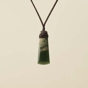 Manaakitanga Caring: Flower Toki Extra Small Pendant Brown Binding