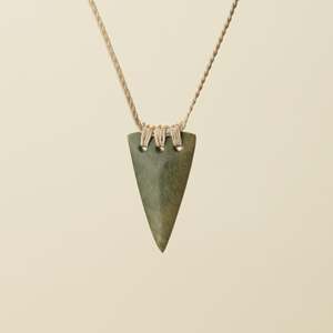 Niho Tooth Pendant: Niho Tooth Raukaraka Pounamu Small Pendant, Tan Binding