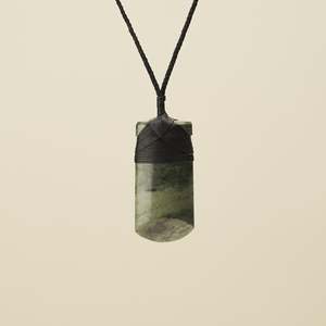 Autumn Sale 10: Toki Pounamu Medium Kōkopu Raukaraka