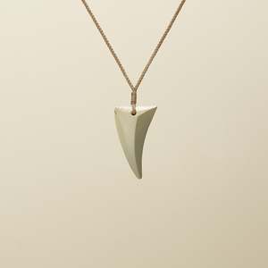 Manaakitanga Caring: Medium Inanga Niho Pounamu