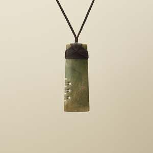 Raukaraka Pounamu Toki XL