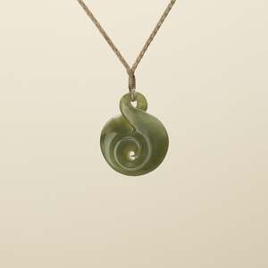 Pikorua Twist: Medium Kahurangi Pikorua Koru Pounamu Pendant