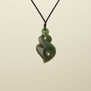 Pikorua Twist: Large Pikorua Koru Raukaraka Pounamu Pendant