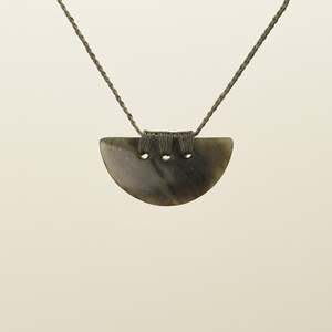 Kōuma Breastplate Kahurangi Small Pounamu Pendant