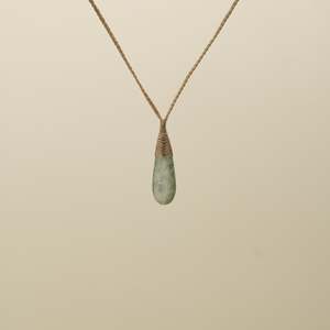 Inanga XS Roimata Pounamu Pendant, Tan Binding