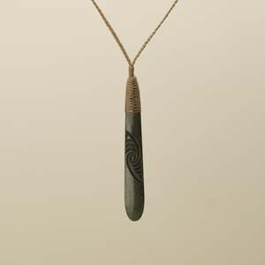 Greenstone Roimata Teardrop: Roimata Whakarei Large Pounamu Pendant