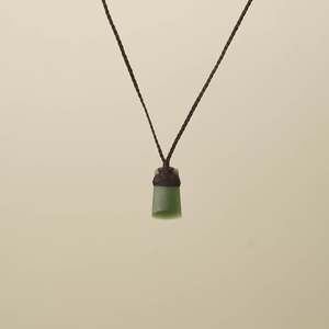 Kahurangi Inanga XS Toki Pounamu Pendant, Brown Binding