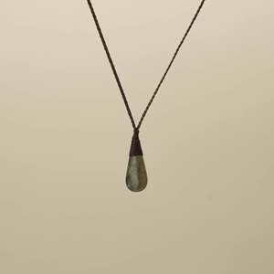 Raukaraka XS Roimata Pounamu Pendant, Brown Binding