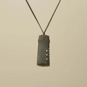 Notched Toki Hapopo Medium Pounamu Pendant, Khaki Binding