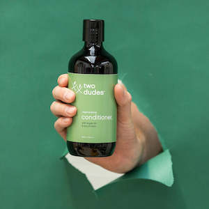 Bodycare: Two Dudes Regenerating Conditioner 450ml