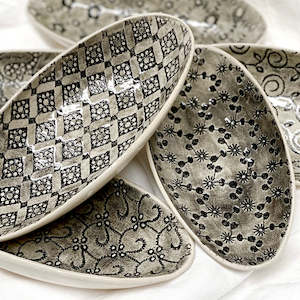 Black Lace Pebble Olive Bowl