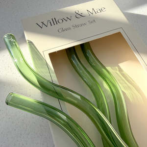 Eco Living: Curvy Reuseable Glass Straws Pk4 Green