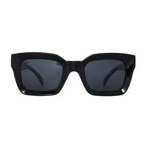 Sunglasses: Reality Onassis Black