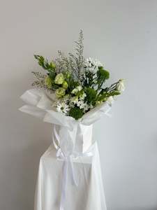 Bouquets: The Classic - Bagged Bouquet