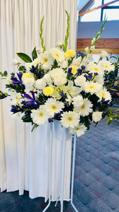 Products: stand tribute01 Astina Floral Design