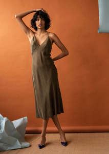 Roberta Dress 100 % Silk Olive