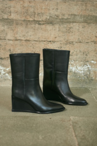 Max Boot Black