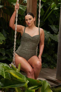 Onda Perspective Botticelli One Piece Olive
