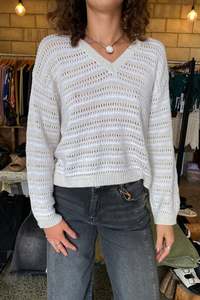 Tatano: Trellis V-Neck Sand White