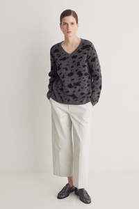 Y E R S E: V Neck Jumper Leopard Graphite