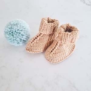 Booties/Socks/Mittens: Raya booties NB Merino Tan
