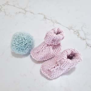 Booties/Socks/Mittens: Raya booties