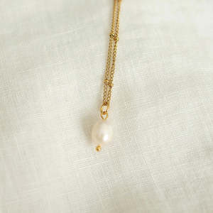 Mama: Pearl Necklace | Gold