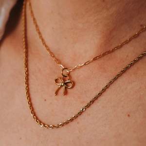 Mama: Bow Necklace | Gold