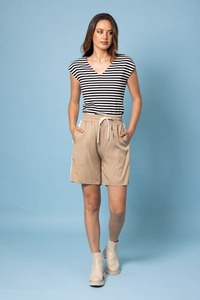 Nikki Shorts Sand