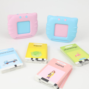 Toys: Māori Flash Card Reader