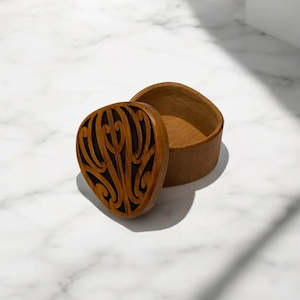 Revolution Aotearoa Papa Huia Iti - Puhoro