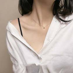 Frontpage: Golden Simple Necklace