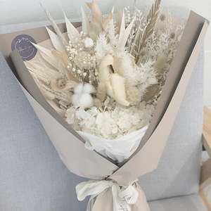 Xmas: Cream Hydrangea Bouquet