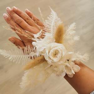 Wrist Corsages: Wrist Corsage in White