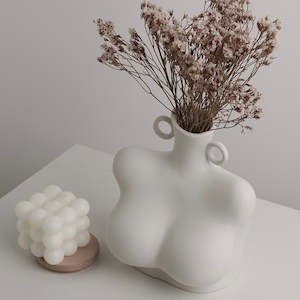 Vases: Feminine Curve Vase