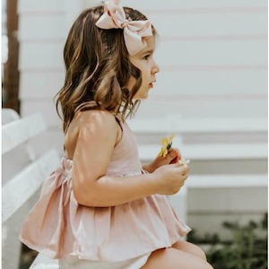 Bow Clips: Nude bow clip - Medium