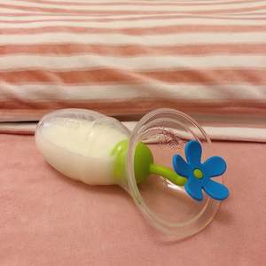 Haakaa Silicone Breast Pump Flower Stopper
