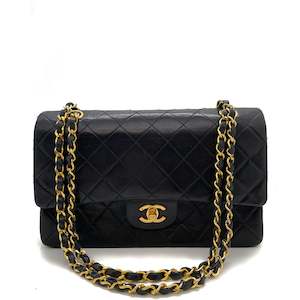 Handbag: CHANEL VINTAGE MEDIUM CLASSIC FLAP