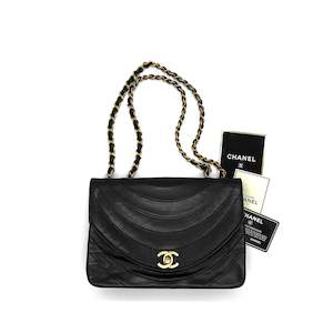 Items Chanel: CHANEL VINTAGE BLACK CHEVRON LAMBSKIN FLAP BAG