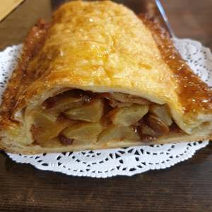 Sweet Treats: Family Apple Strudel