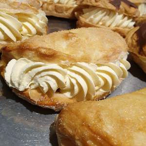 Cream Cakes: Creamed Apple Turnover