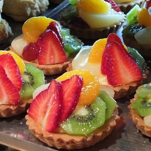Cream Cakes: Fruit Flan