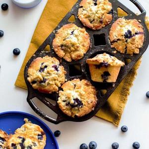 Lodge: Lodge Cast Iron Muffin Pan