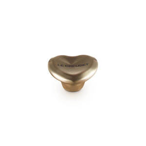 Cookware: Le Creuset Gold Heart Knob 47mm