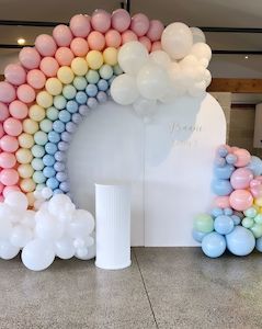 Rainbow balloon and ripple backdrop cake set