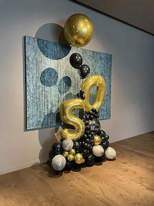 80th Birthday Display: Self standing balloon bouquet