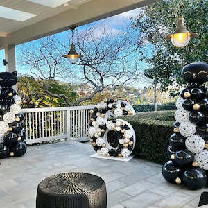 Mosaic number and 2 cat Stands